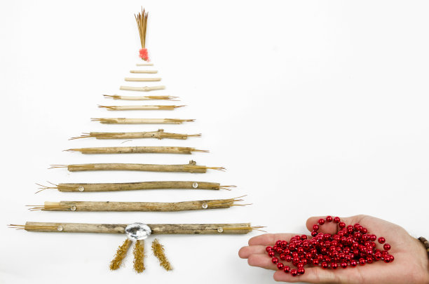 用树枝做成的圣诞树图片下载