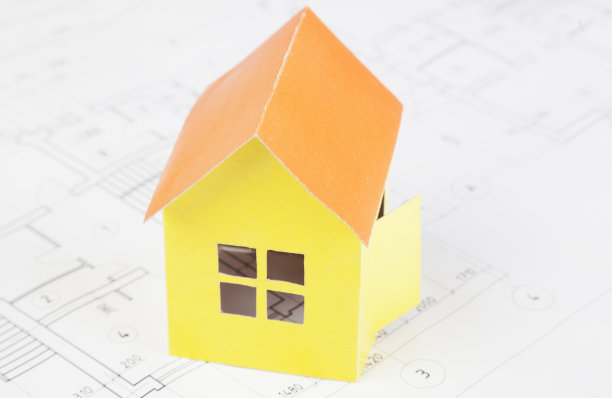 纸张模型的房子成本上的建设计划图片下载