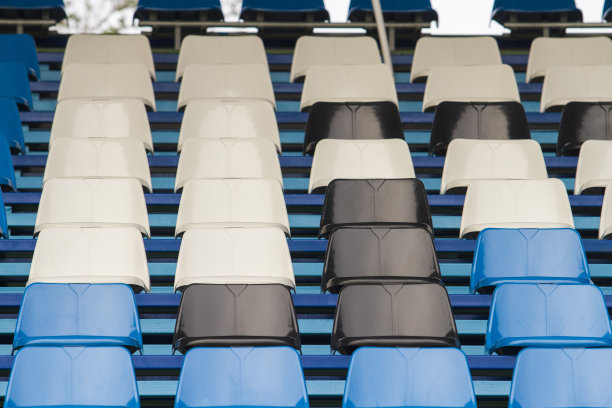 足球场上的椅子图片下载