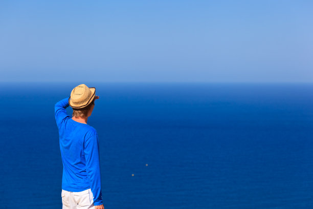 游客看海图片下载