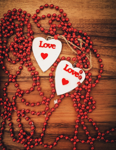 木板上的两颗心图片下载