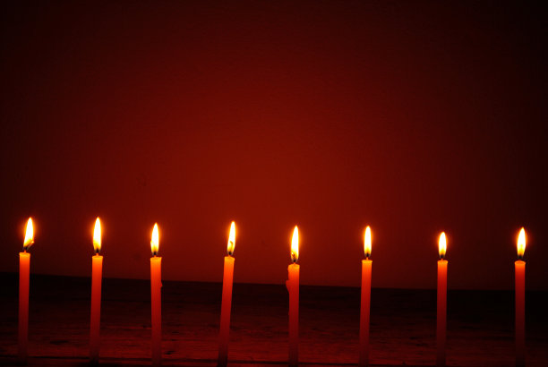 感受浪漫的烛光。图片下载