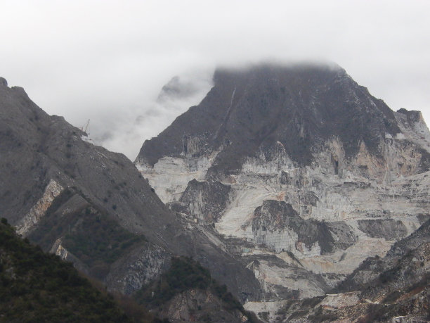意大利卡拉拉大理石采石场图片下载