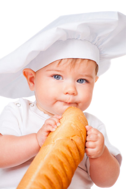 小男孩戴着帽子吃面包图片下载