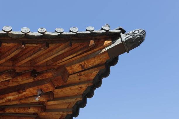 Gyeongbokgung屋顶细节与木结构建筑在Ko图片下载