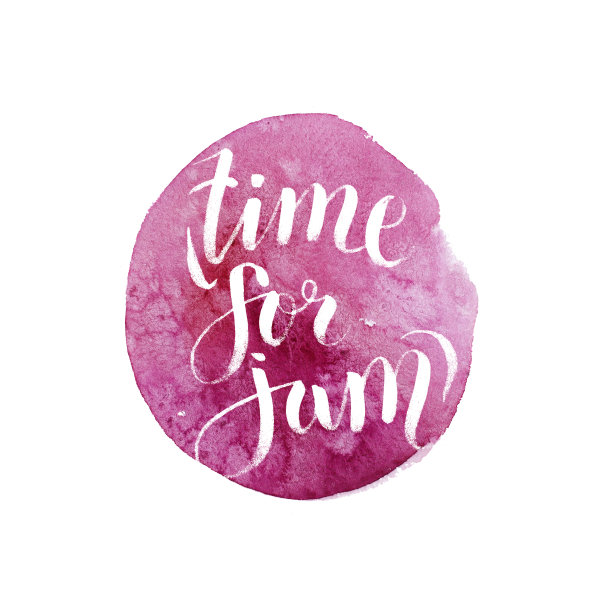 粉色水彩笔触飞溅圈和刻字时间为果酱。水彩插图。素材图片