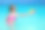 快乐的小女孩在加勒比度假海滩玩图片下载