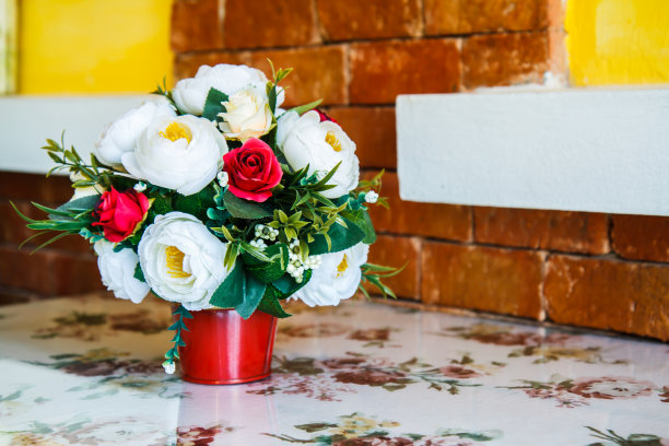 花瓶里的一束花图片下载