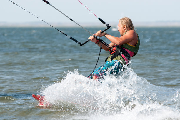 在海边放风筝图片下载