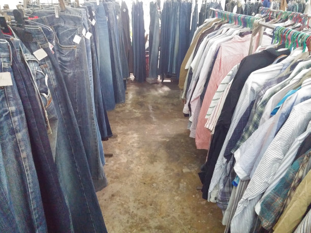 市场上的二手衣服图片下载