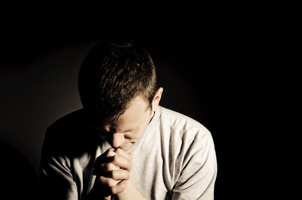 的人祈祷图片下载