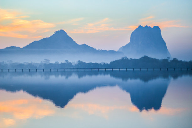 美丽的湖和山图片下载
