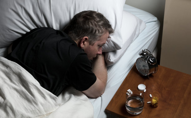 成熟的人晚上难以入睡，因此醒着图片下载