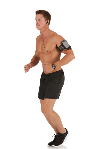 手臂上放着MP3的男运动员图片下载