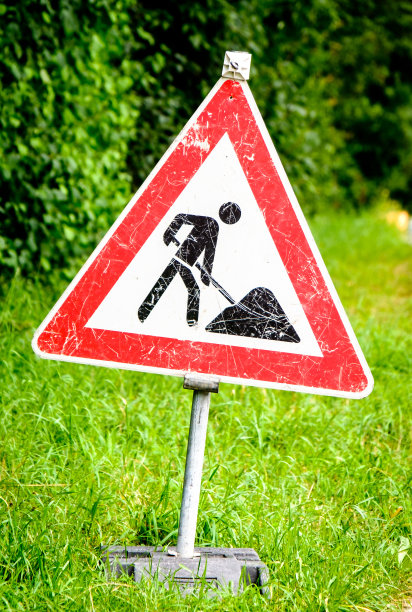 工作中的男人图片下载