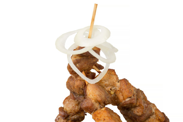 混合烧烤猪肉和黄瓜，西红柿和蔬菜图片下载