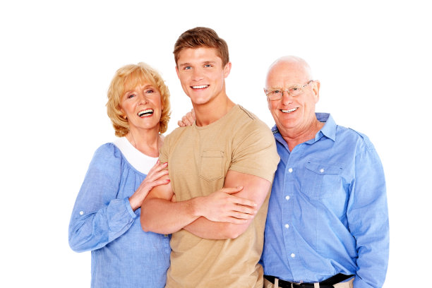 一个幸福的年轻人，父母是白人图片下载