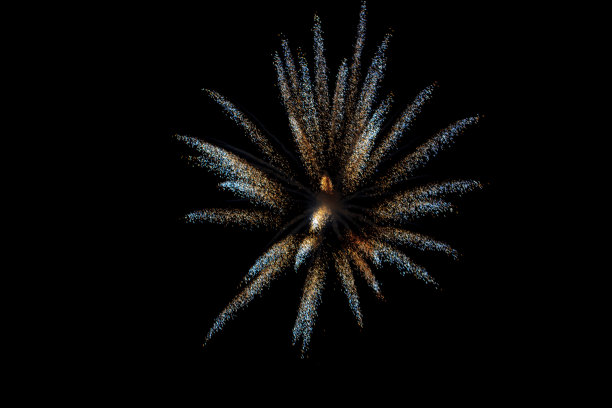 烟花照亮了天空图片下载