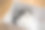 白色盒子里的猫图片下载