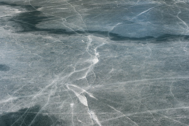 高山冰湖(麦当娜迪坎皮格利奥黑湖)图片下载