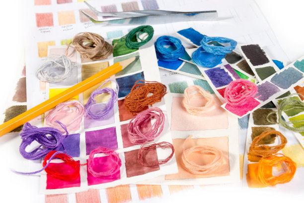 刺绣。刺绣。搭配线的颜色。图片下载