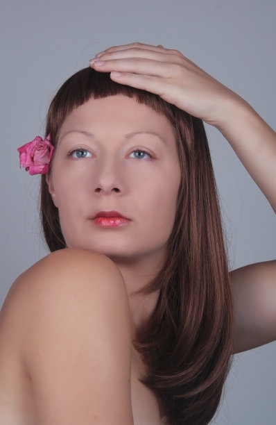 浅黑肤色的女人图片下载