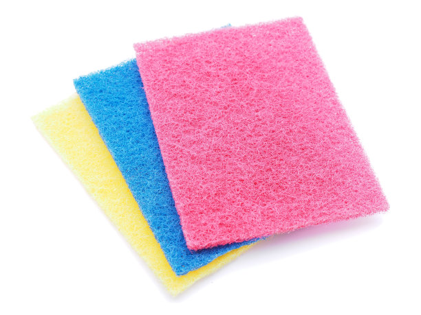 在白色背景上洗盘子用的海绵图片下载