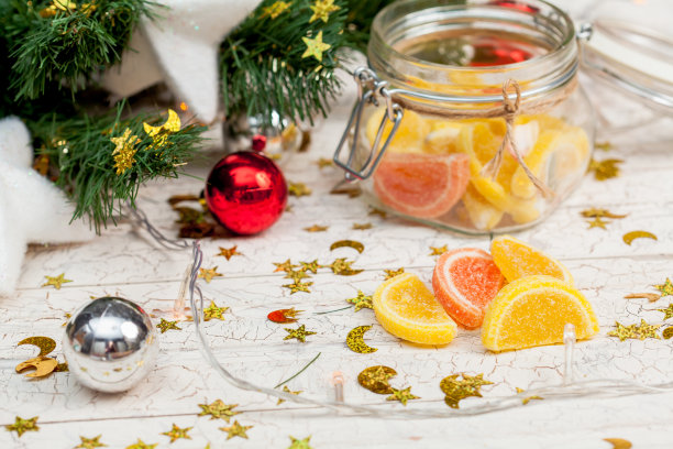 圣诞树下的圣诞糖果图片下载