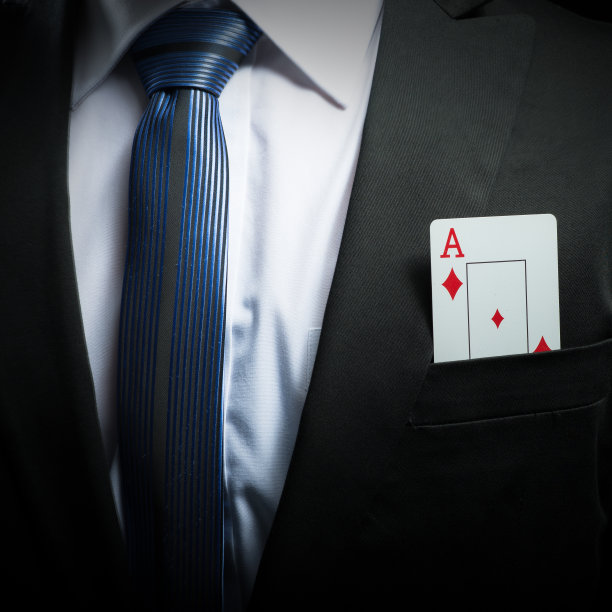 细节照片，西装口袋里的王牌图片下载