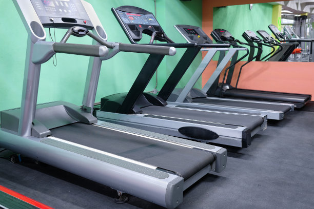 健身房中的跑步机图片图片下载