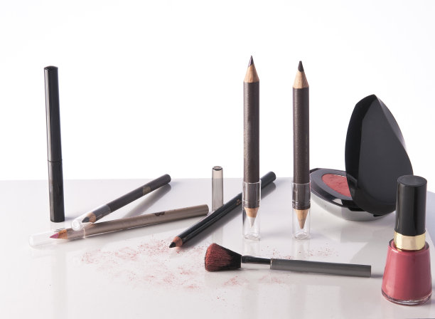 白色背景上的化妆品图片下载