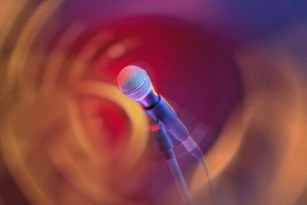 图像模糊背景与麦克风在协调图片下载