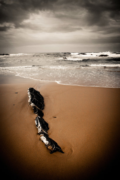戏剧性的海滩场景图片下载