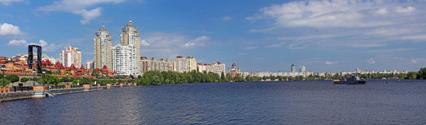 春天的鄂博隆河堤，乌克兰基辅图片下载