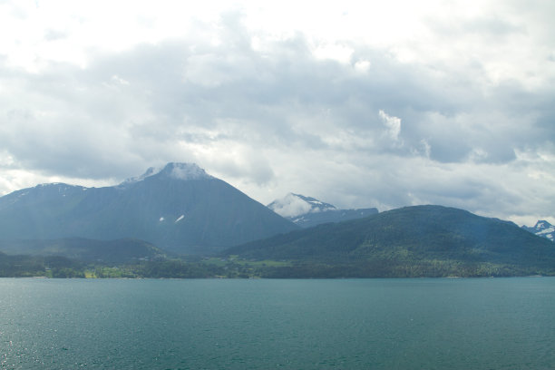 北部挪威峡湾。图片下载