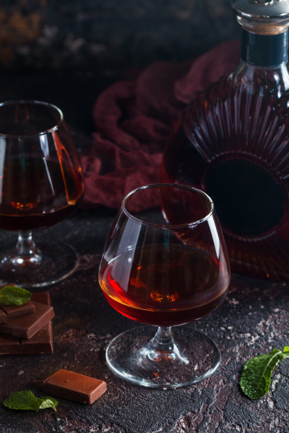 两杯白兰地或白兰地图片下载