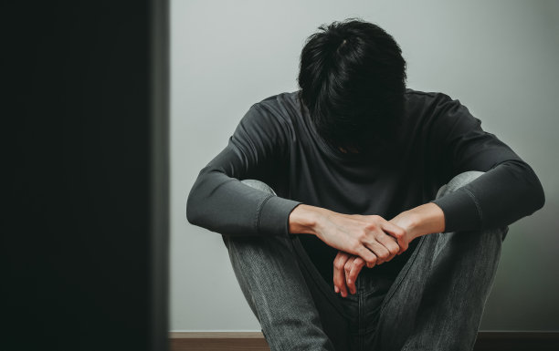 绝望的男人图片下载