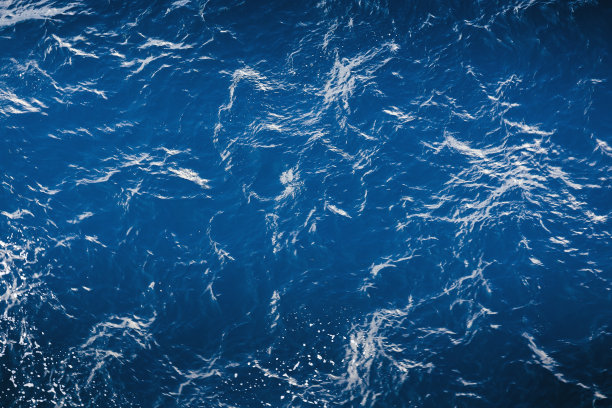 游艇上的浪花和泡沫素材图片