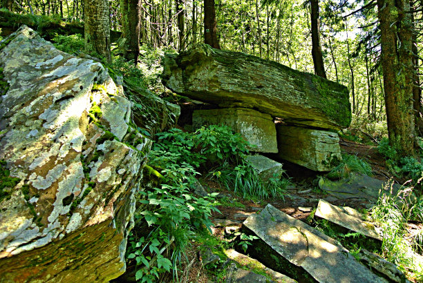 魔鬼的桌子图片下载