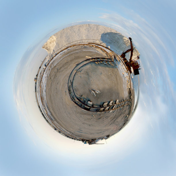 海盐仓库里的挖掘机图片下载