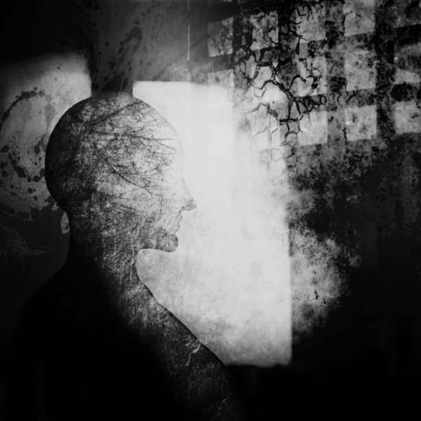 冥想。抽象的轮廓的女人。心灵、心灵的幻想形象。图片下载