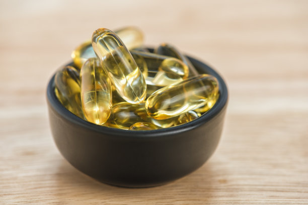 鱼肝油Omega 3凝胶胶囊素材图片