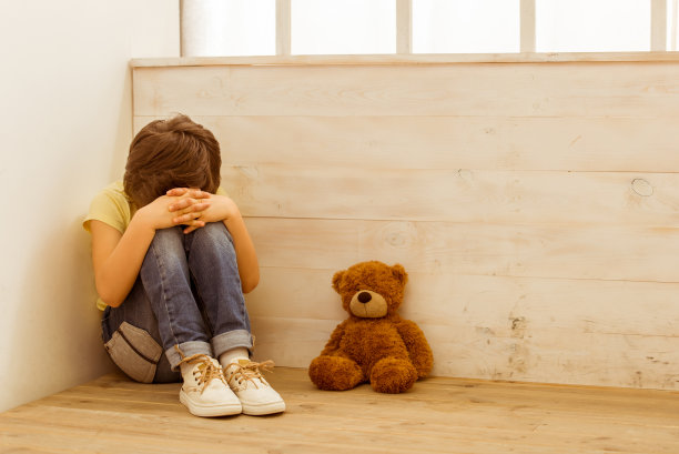 惩罚的小男孩图片下载