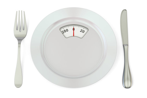 饮食饮食的概念。板与重量比例，3D渲染孤立在白色背景图片下载