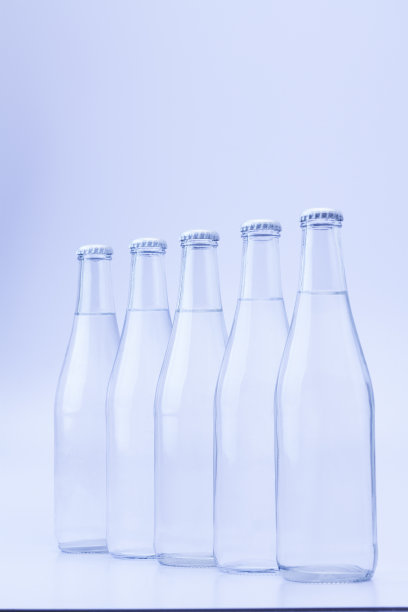 水瓶图片下载