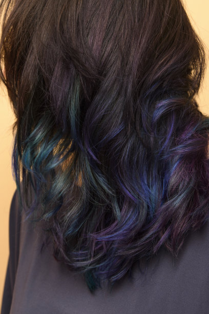 美丽的时尚色调与波浪头发混合图片下载