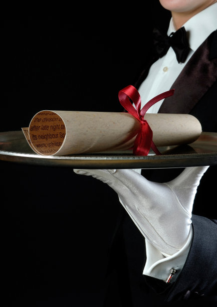 戴白手套的侍者图片下载