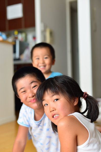 三个兄弟图片下载