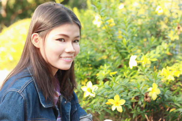 描绘女性自然环境图片下载