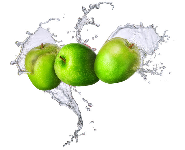 水溅在孤立的青苹果上图片下载
